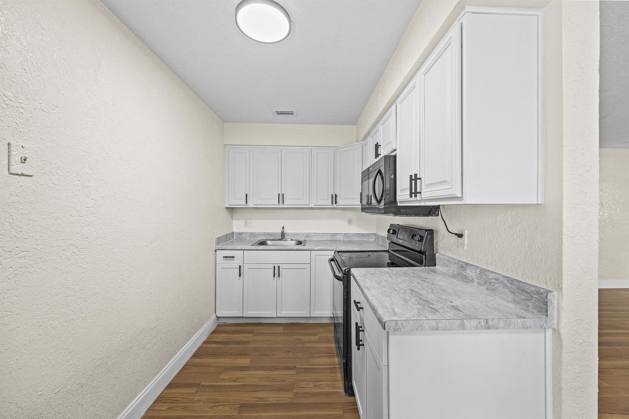 BELLEHAVEN UNIT B IN - Residential