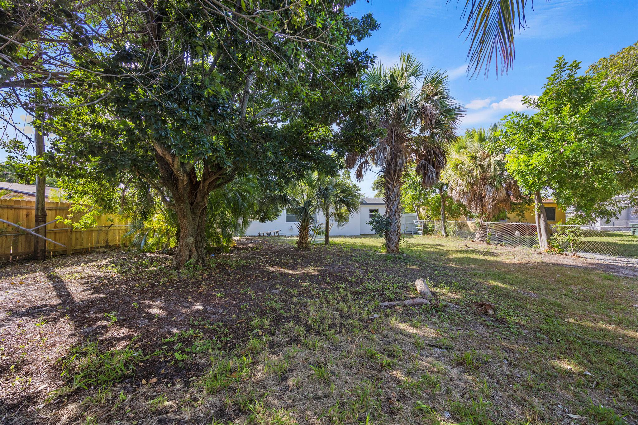 BELLEHAVEN UNIT B IN - Residential