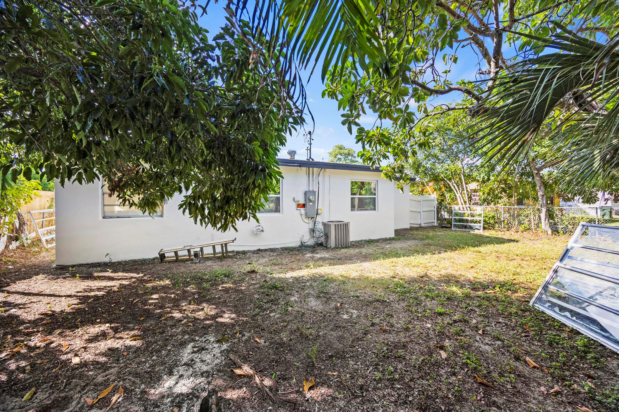 BELLEHAVEN UNIT B IN - Residential