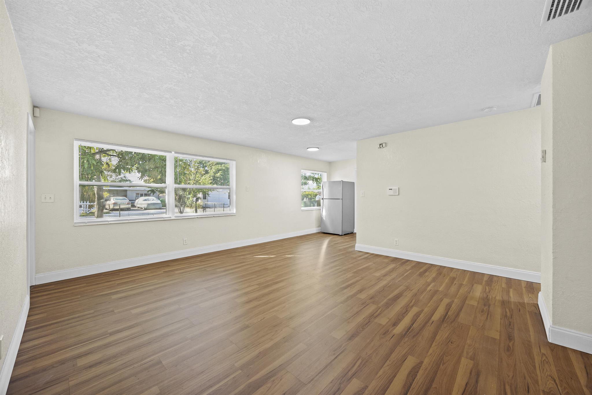 BELLEHAVEN UNIT B IN - Residential