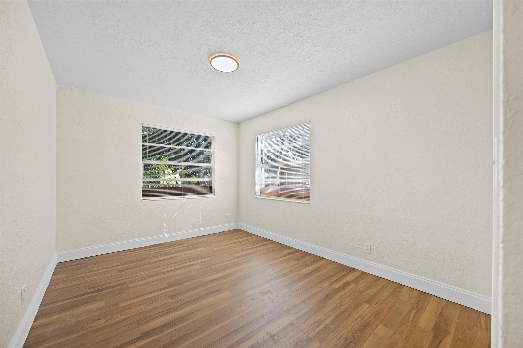 BELLEHAVEN UNIT B IN - Residential