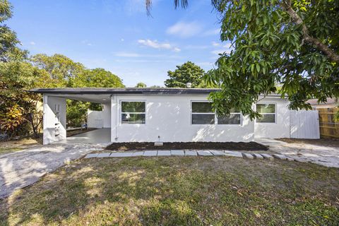 Photo of 349 SW 11th Avenue, Delray Beach, FL 33444 (MLS # R11142497)