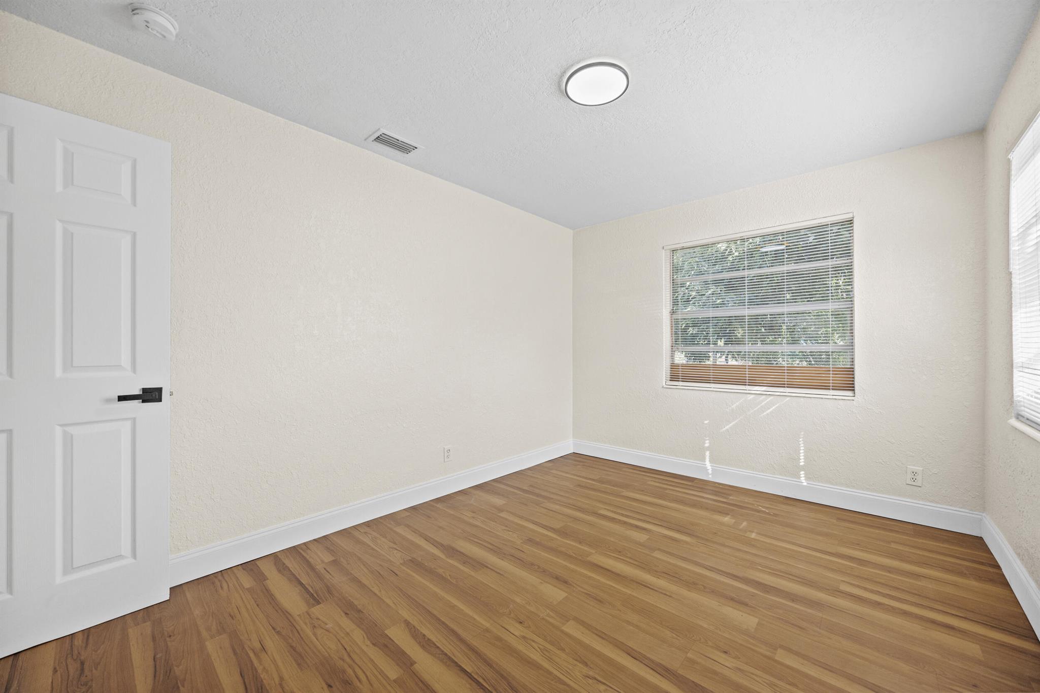 BELLEHAVEN UNIT B IN - Residential