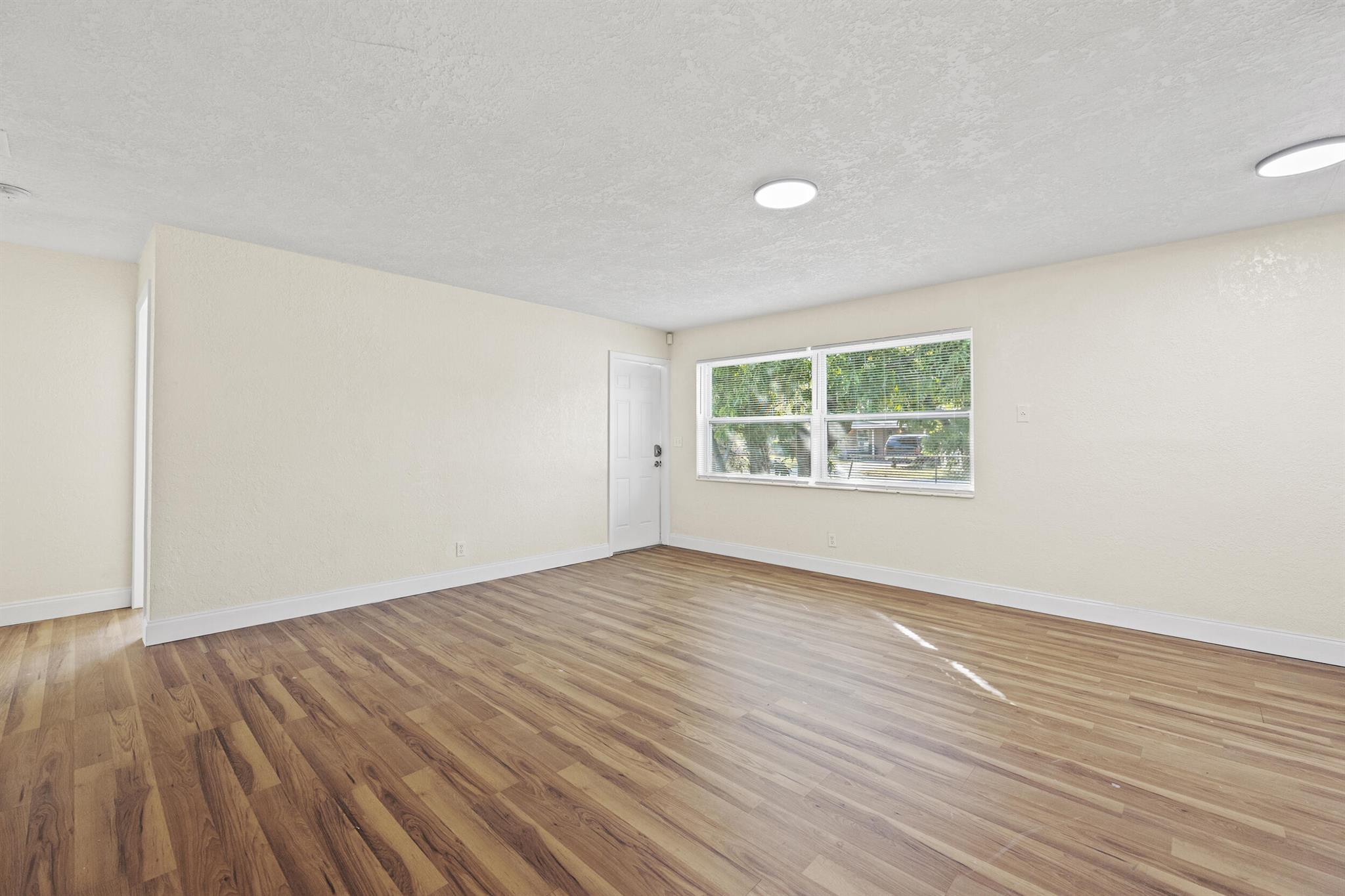 BELLEHAVEN UNIT B IN - Residential