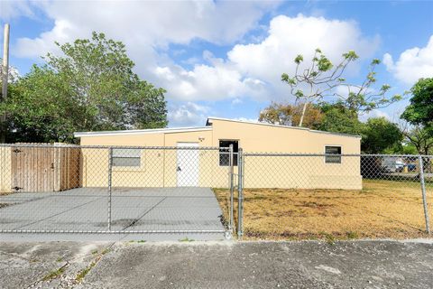 Single Family Residence in Fort Lauderdale FL 1613 11th St St.jpg