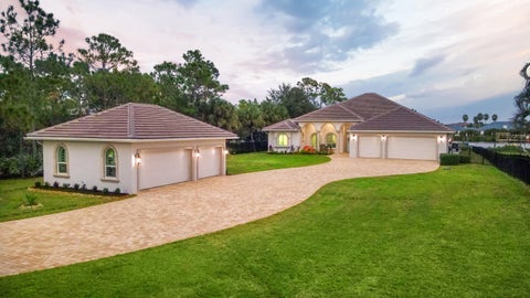 Photo of 2821 SE North Lookout Boulevard, Port Saint Lucie, FL 34984 (MLS # R11137651)