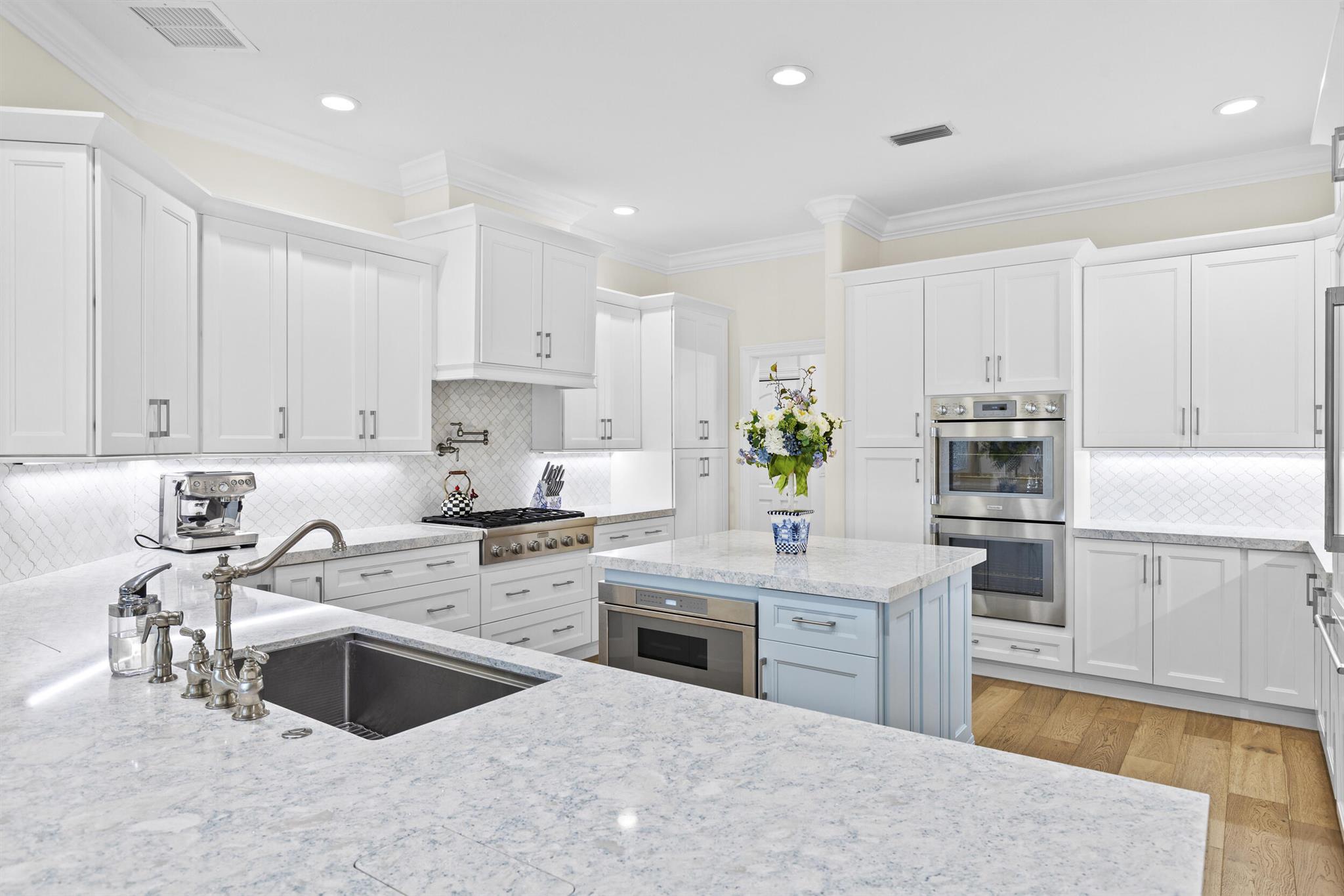 2821 SE North Lookout Boulevard