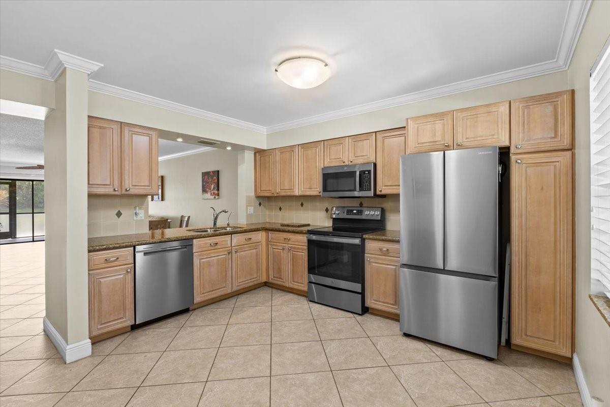 3118 Florida Blvd 101-B, Delray Beach, FL, 33483/$319,000 3 3118 Florida Blvd 101-B