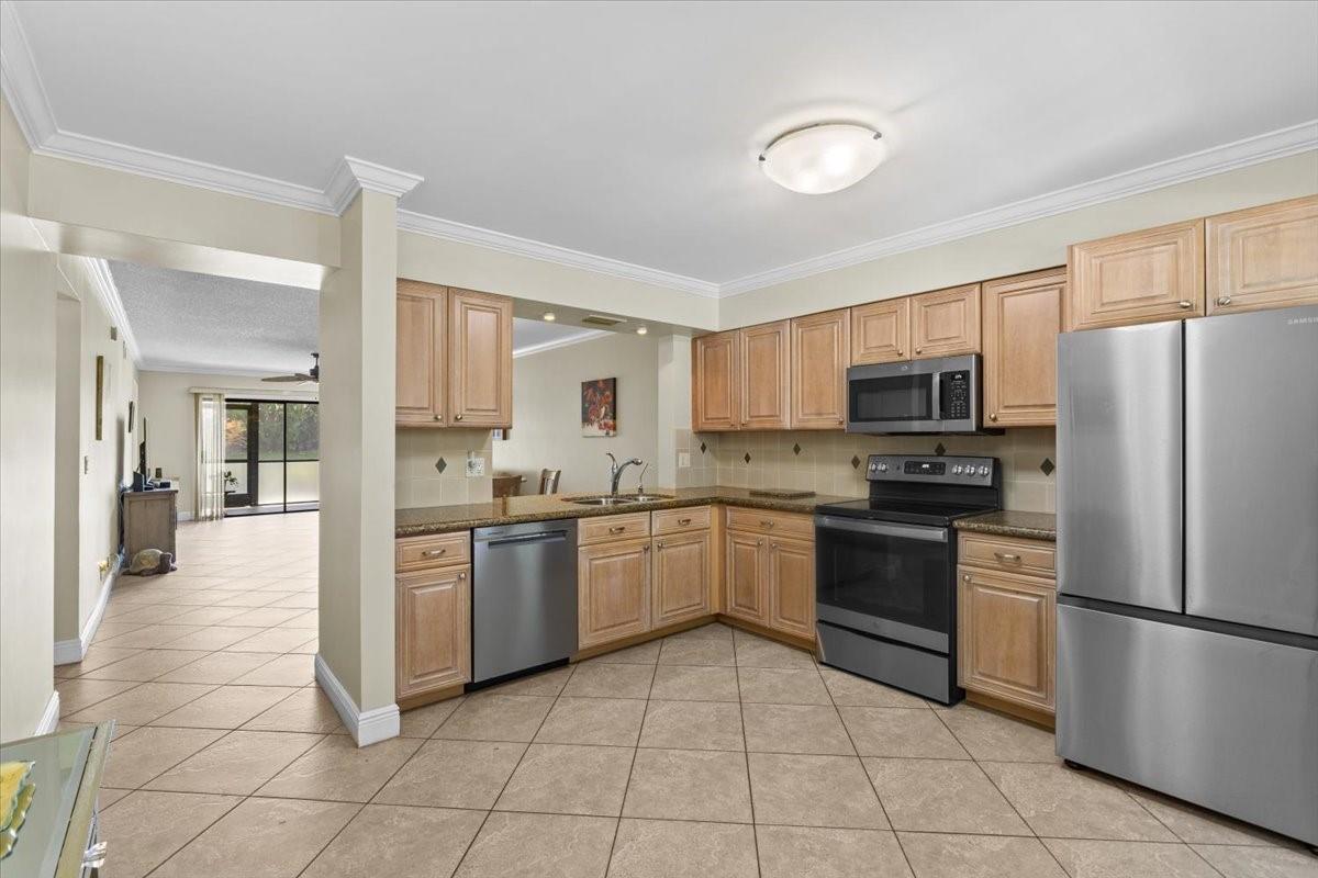 3118 Florida Blvd 101-B, Delray Beach, FL, 33483/$319,000 2 3118 Florida Blvd 101-B