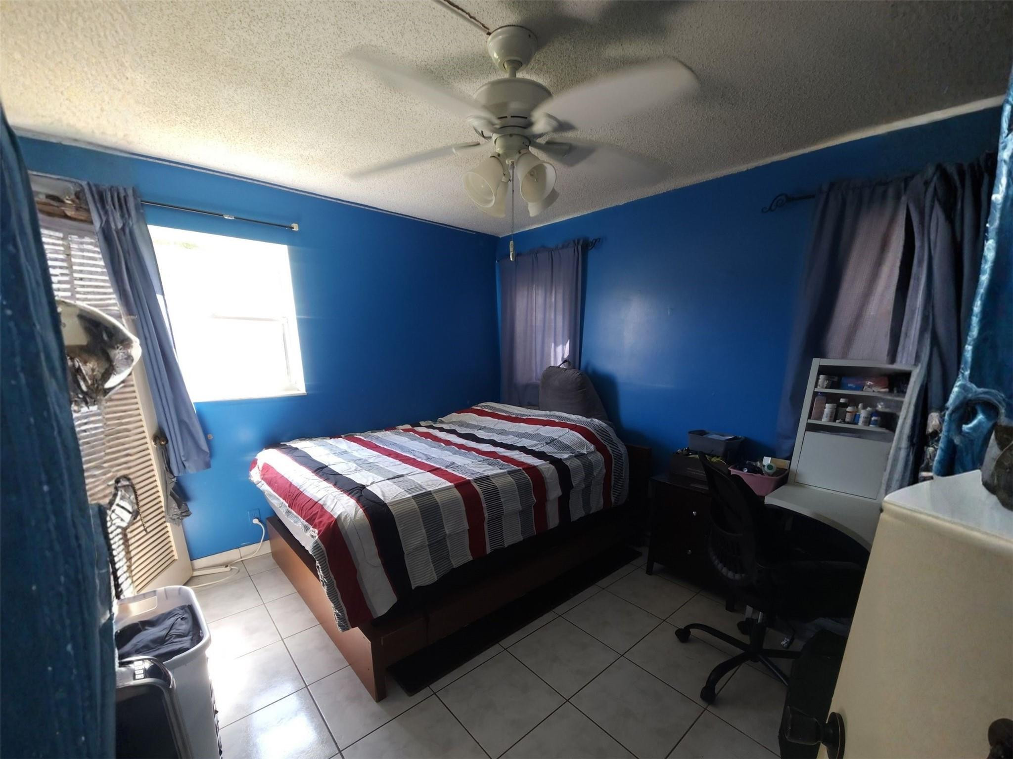 SUNRISE LAKES - Residential