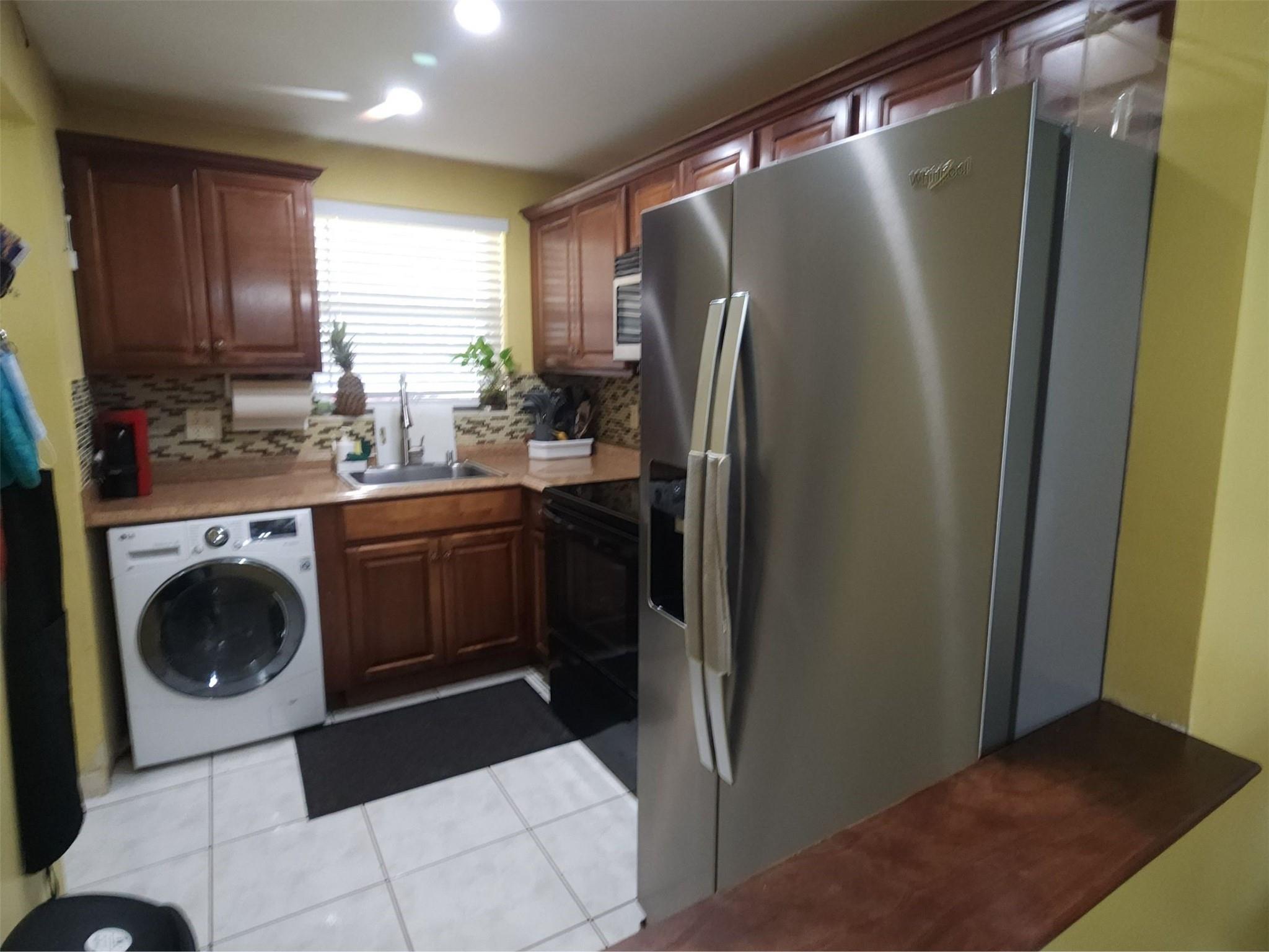 2750 Sunrise Lakes Dr 112