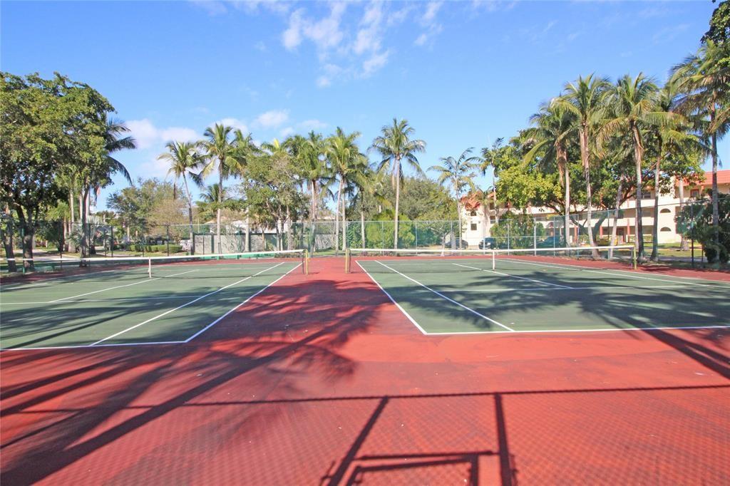 SUNRISE LAKES - Residential