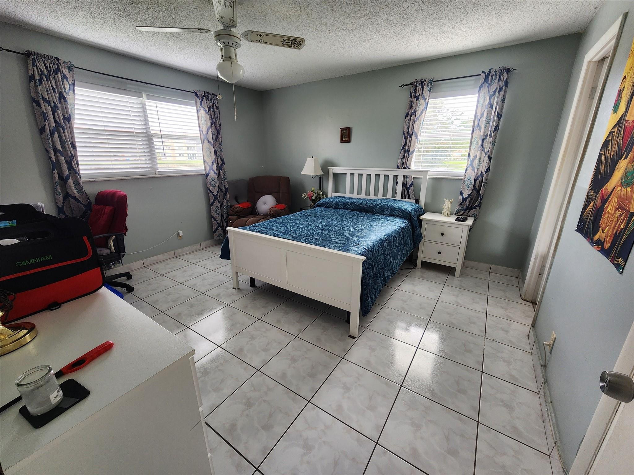 SUNRISE LAKES - Residential