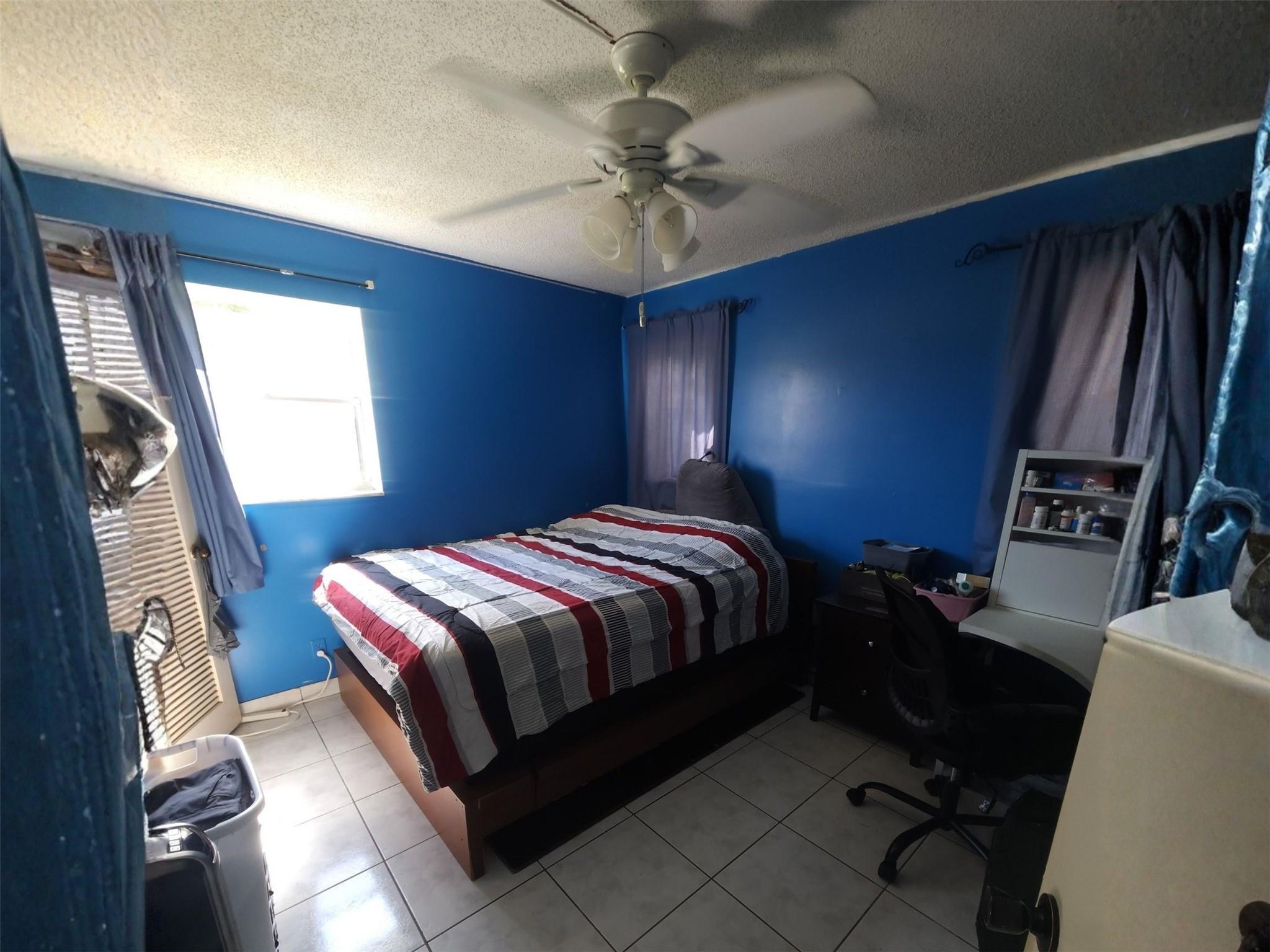 SUNRISE LAKES - Residential