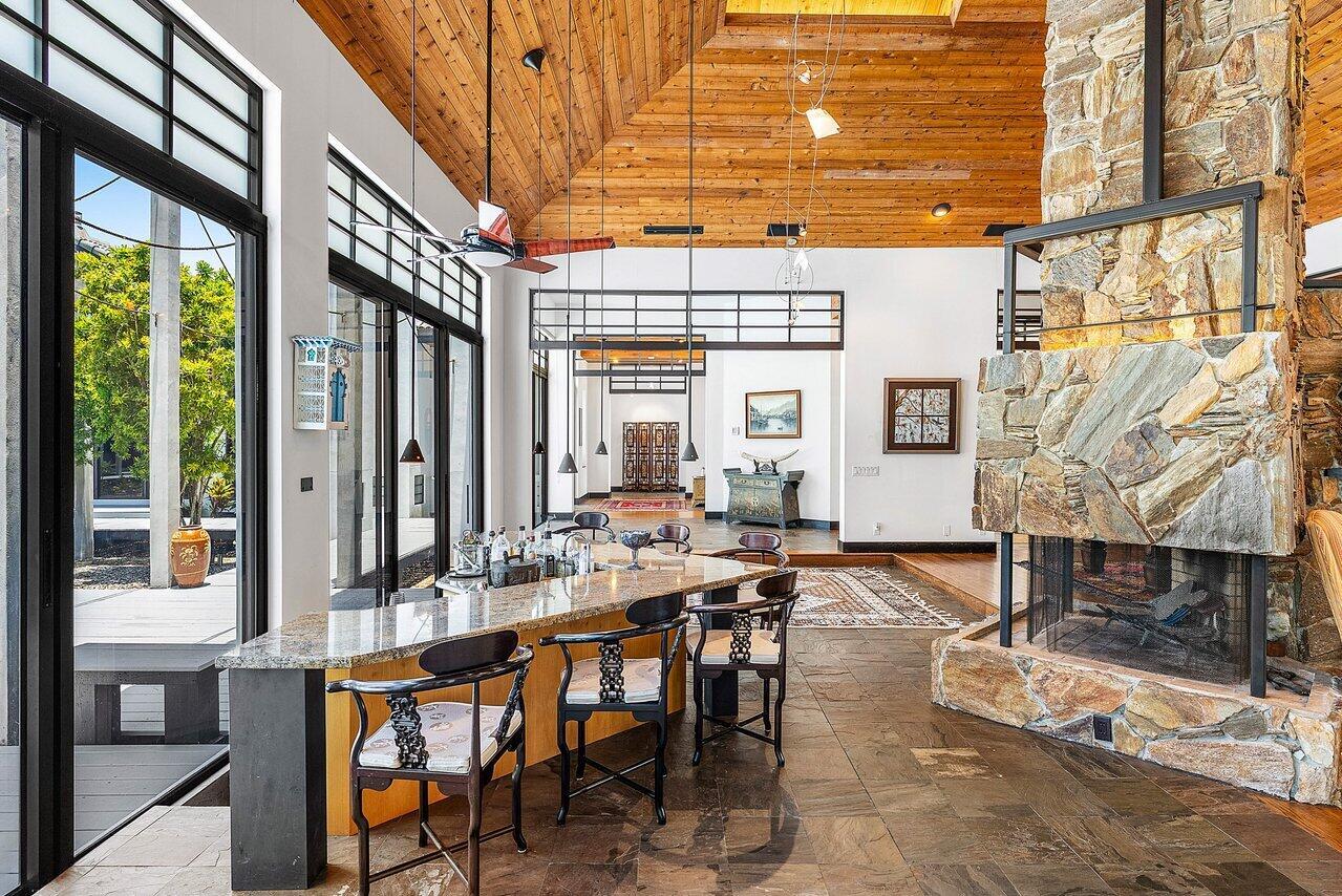 Horseshoe Acres | PALM BE - Residential