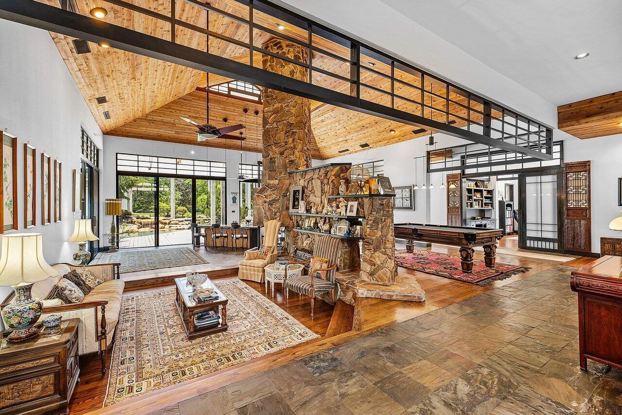 Horseshoe Acres | PALM BE - Residential