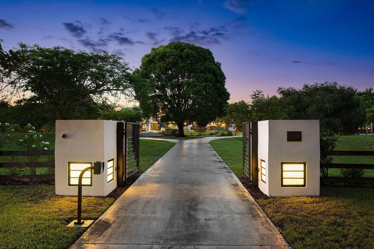 Horseshoe Acres | PALM BE - Residential