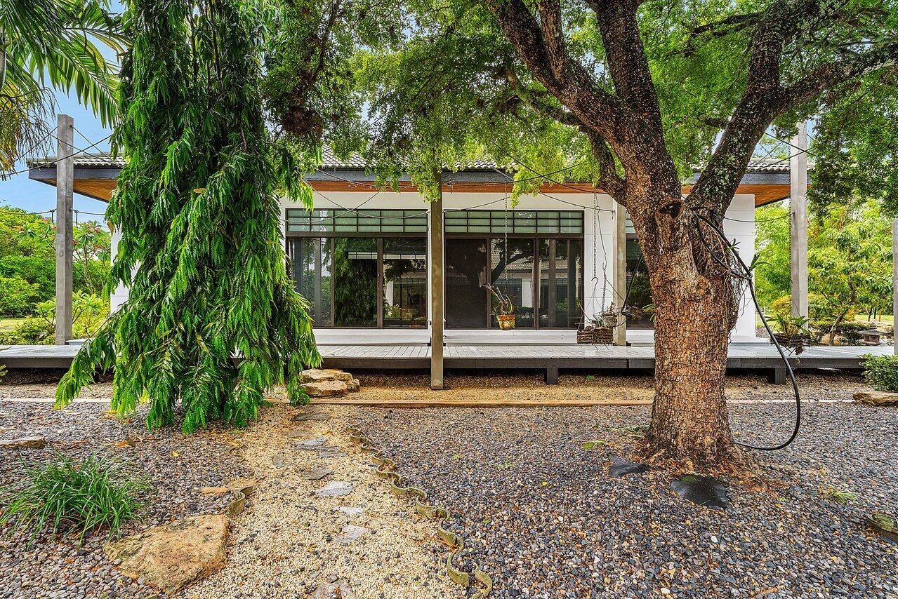 Horseshoe Acres | PALM BE - Residential