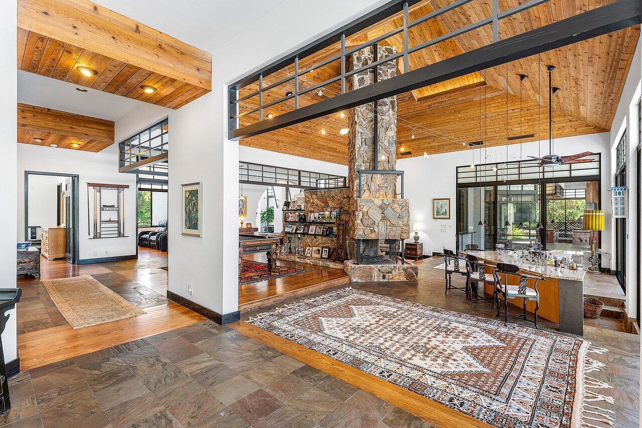 Horseshoe Acres | PALM BE - Residential