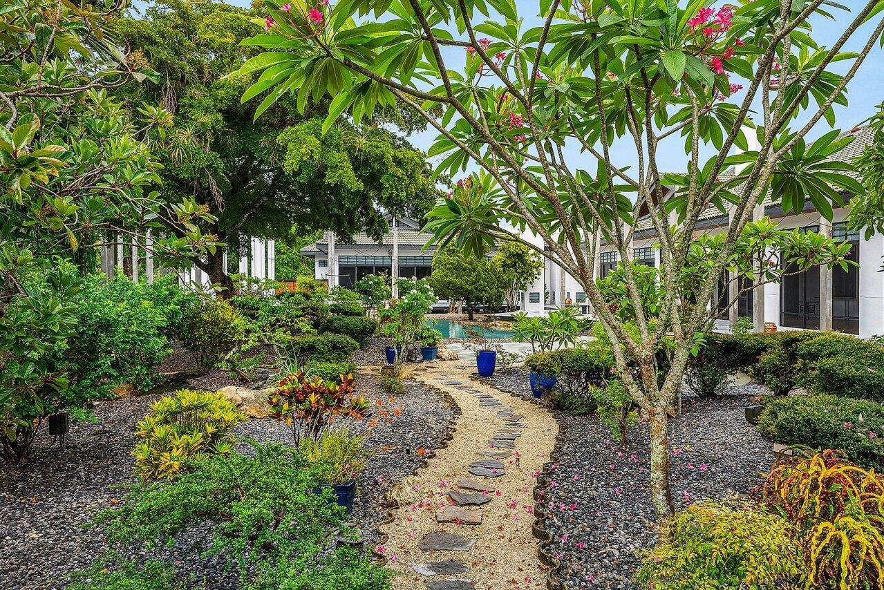 Horseshoe Acres | PALM BE - Residential