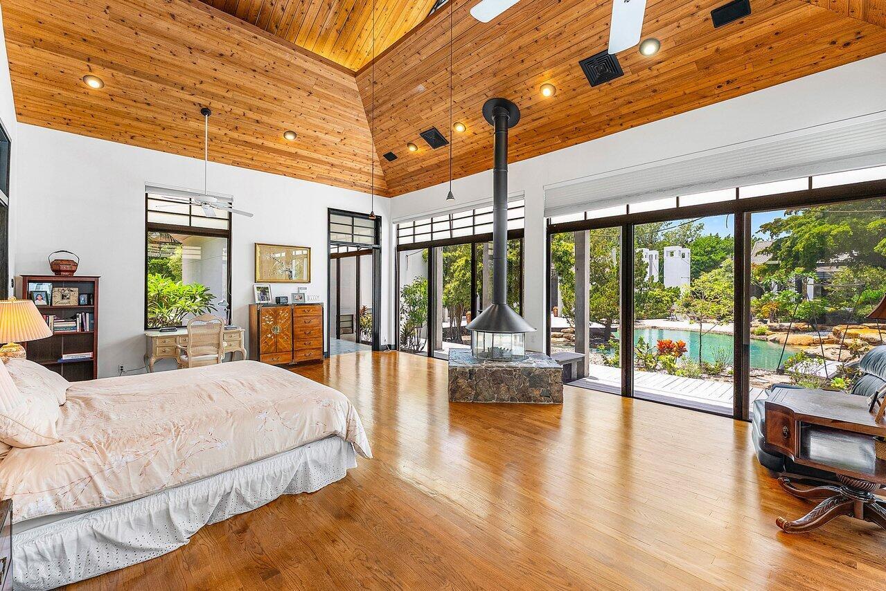 Horseshoe Acres | PALM BE - Residential