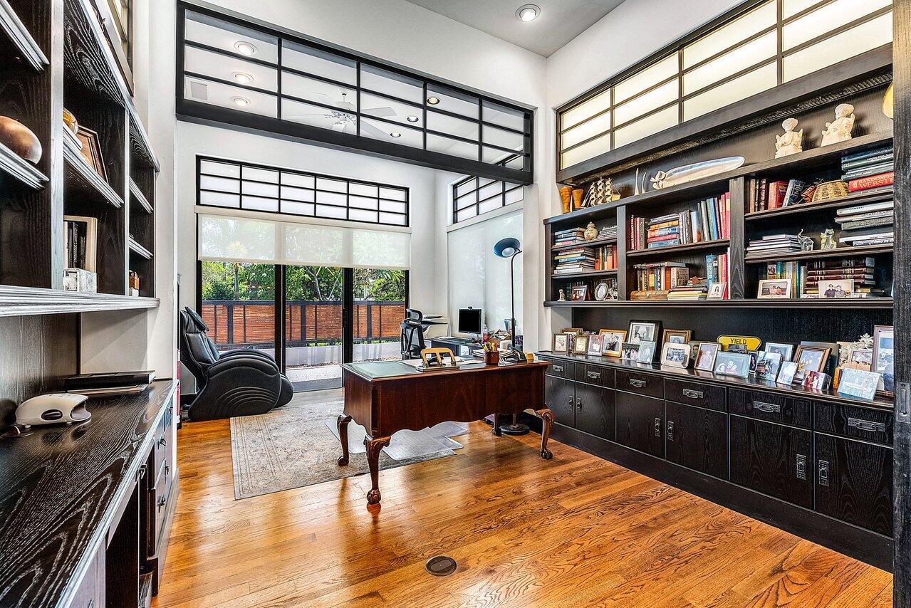 Horseshoe Acres | PALM BE - Residential