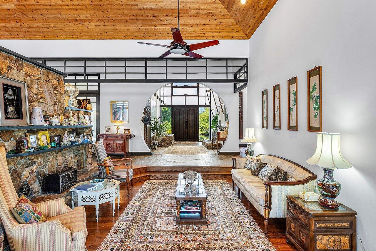 Horseshoe Acres | PALM BE - Residential