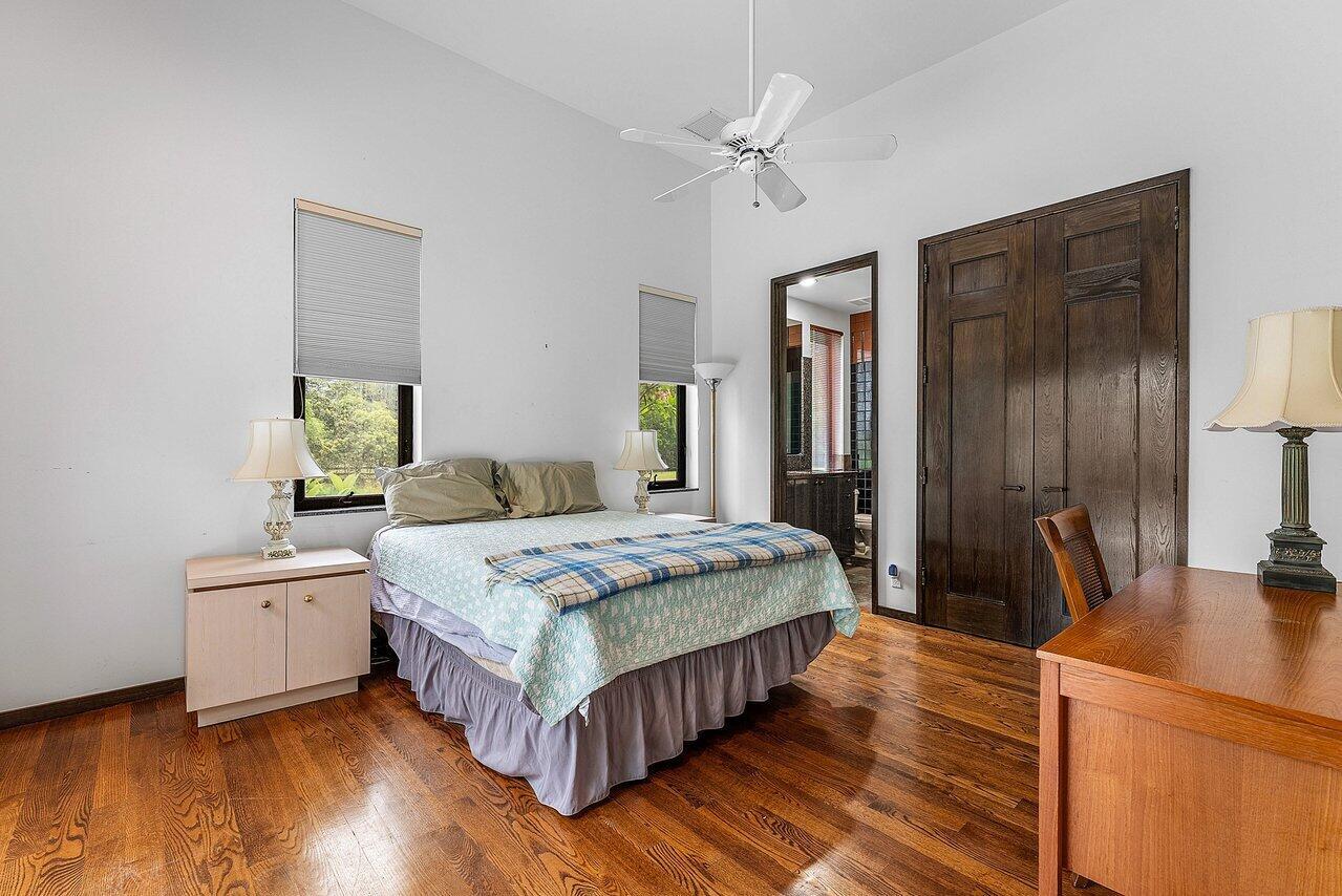 Horseshoe Acres | PALM BE - Residential