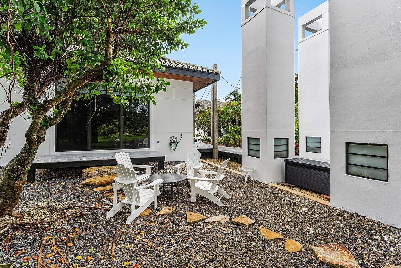 Horseshoe Acres | PALM BE - Residential