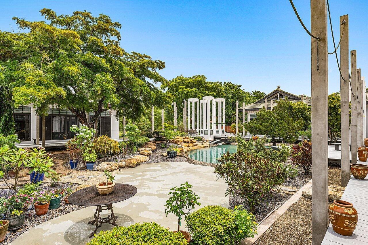 Horseshoe Acres | PALM BE - Residential