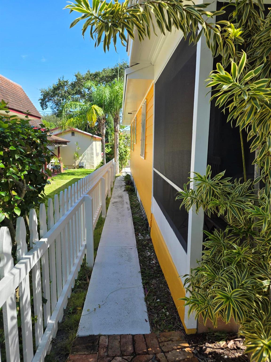 LAKE WORTH TOWN OF - Residential