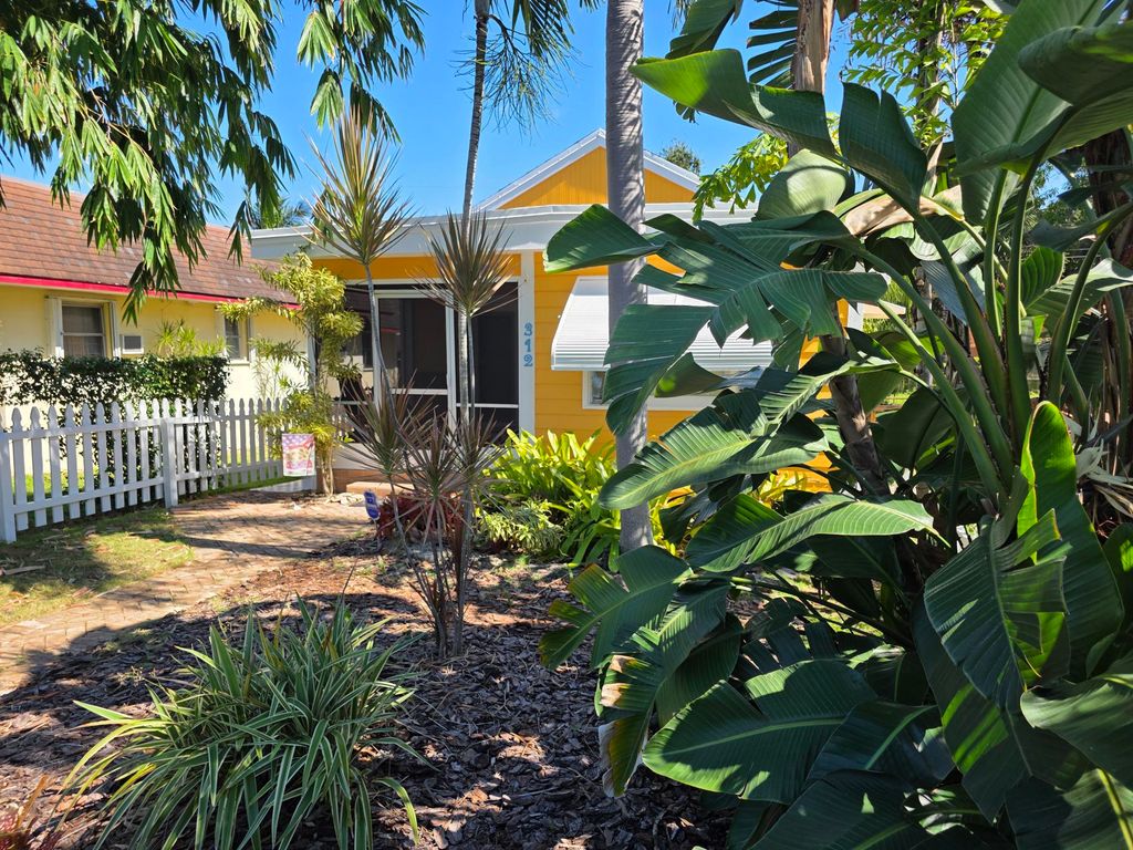 Photo of 312 N L Street, Lake Worth Beach, FL 33460 (MLS # R11137468)