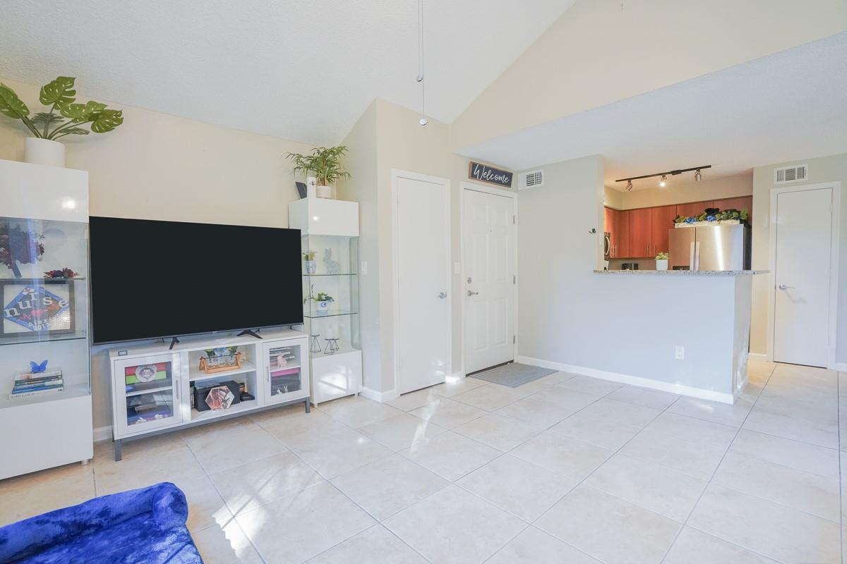 1011 Crystal Way P