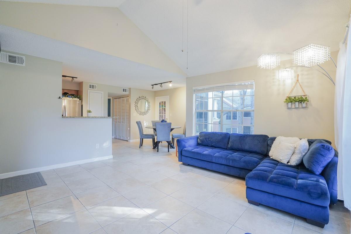 1011 Crystal Way P