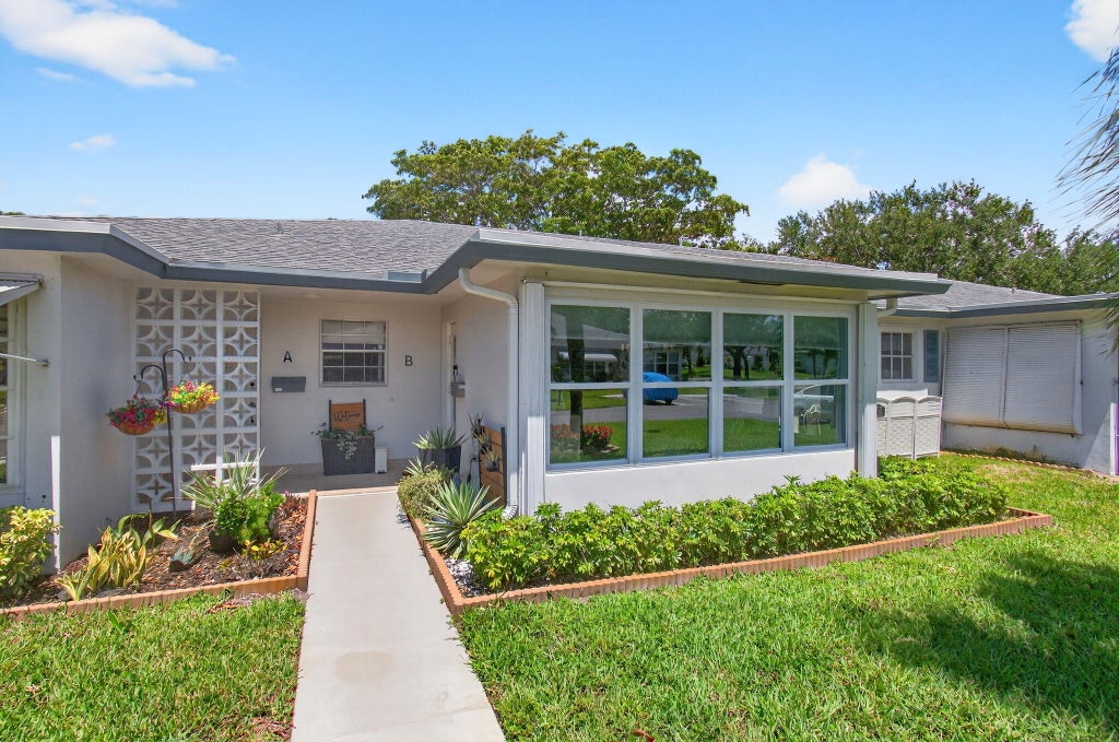Photo of 1170 S Drive Circle #B, Delray Beach, FL 33445 (MLS # R11102108)