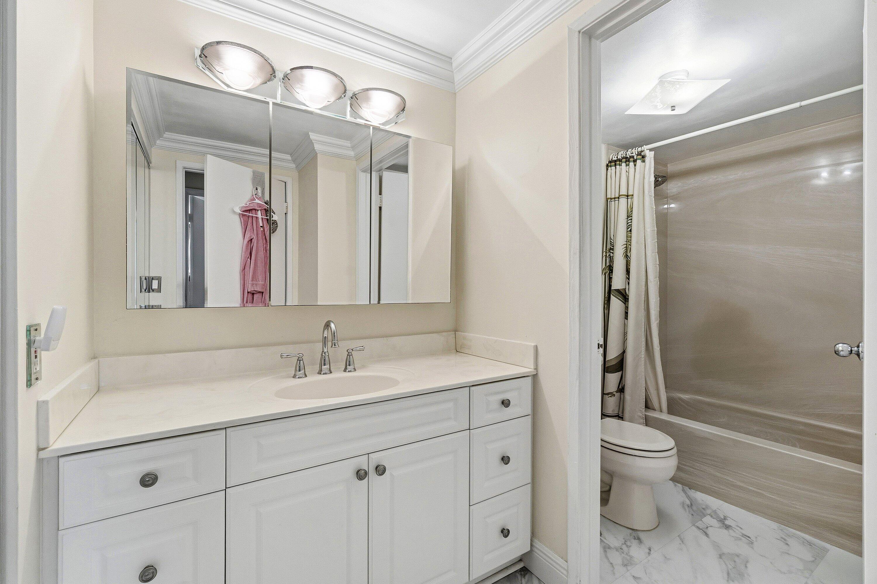 YACHT CLUB ON THE INTRACOASTAL CONDO - Residential