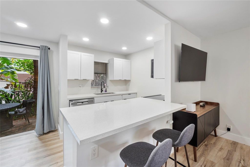 Photo of 1826 N Dixie Highway #104, Fort Lauderdale, FL 33305 (MLS # F10515411)