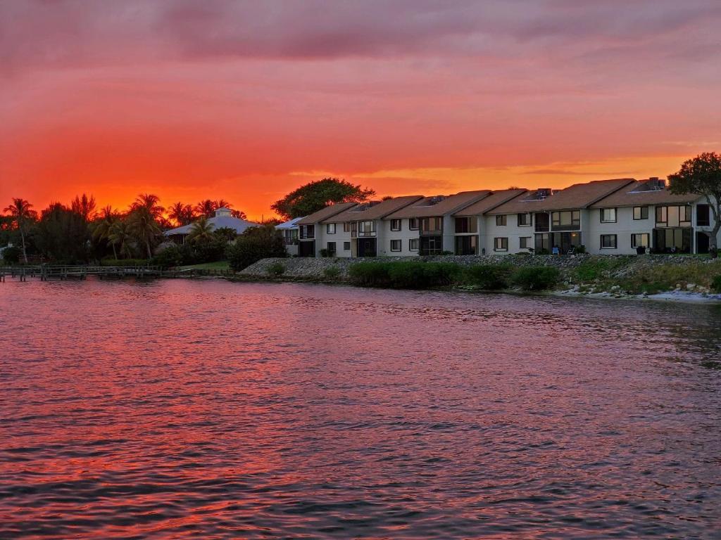 RIVER CLUB CONDO - Residential