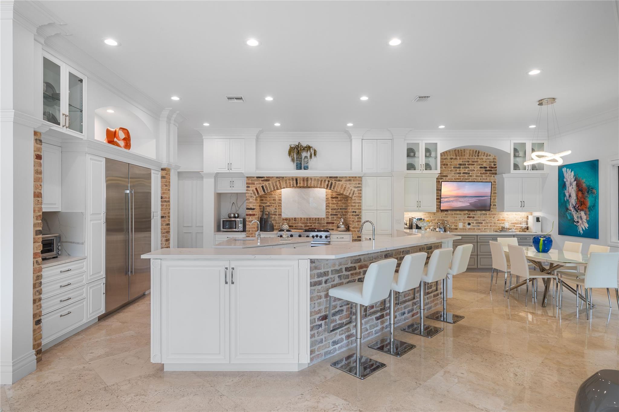 BAY COLONY - Residential