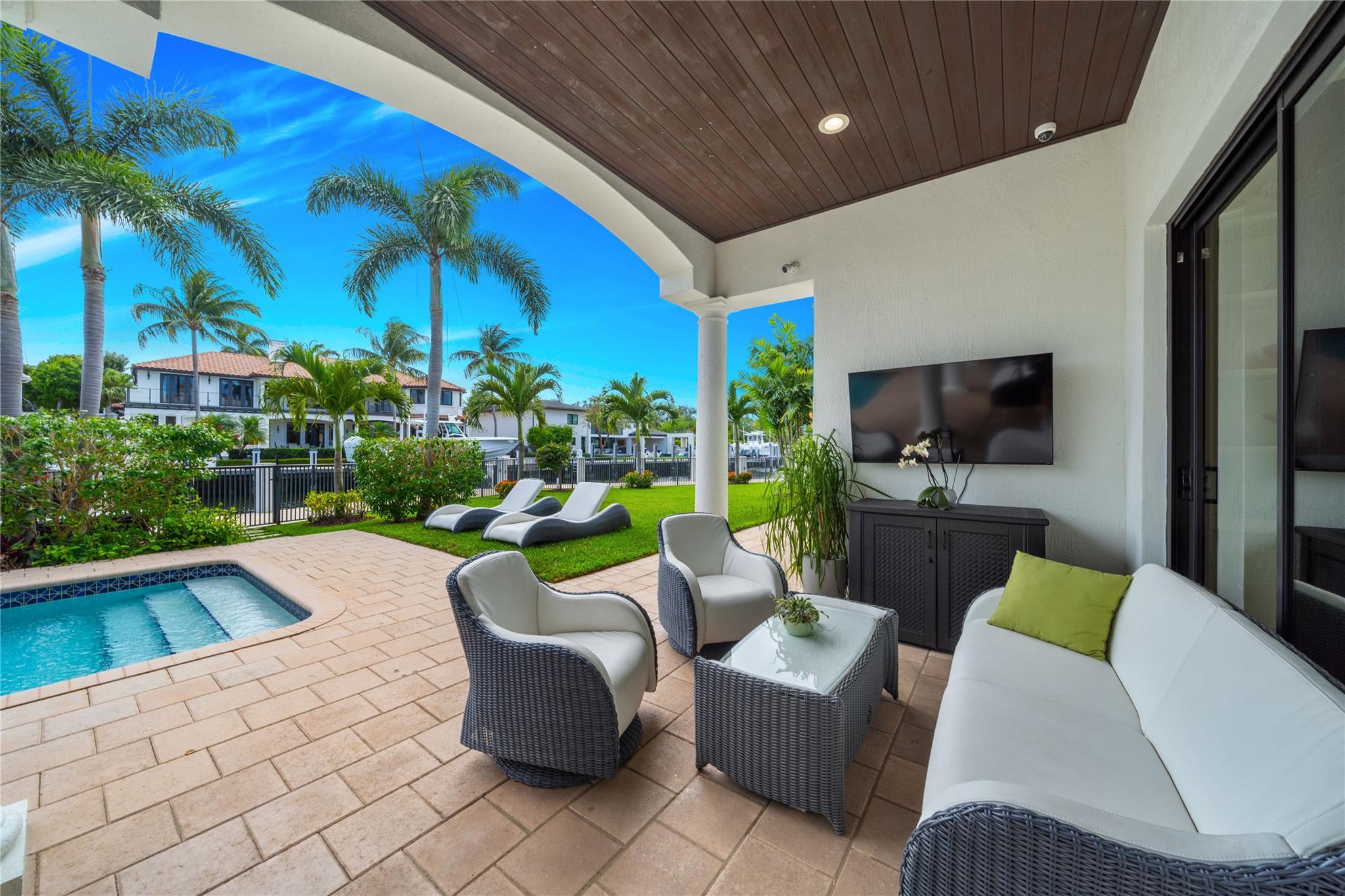 BAY COLONY - Residential