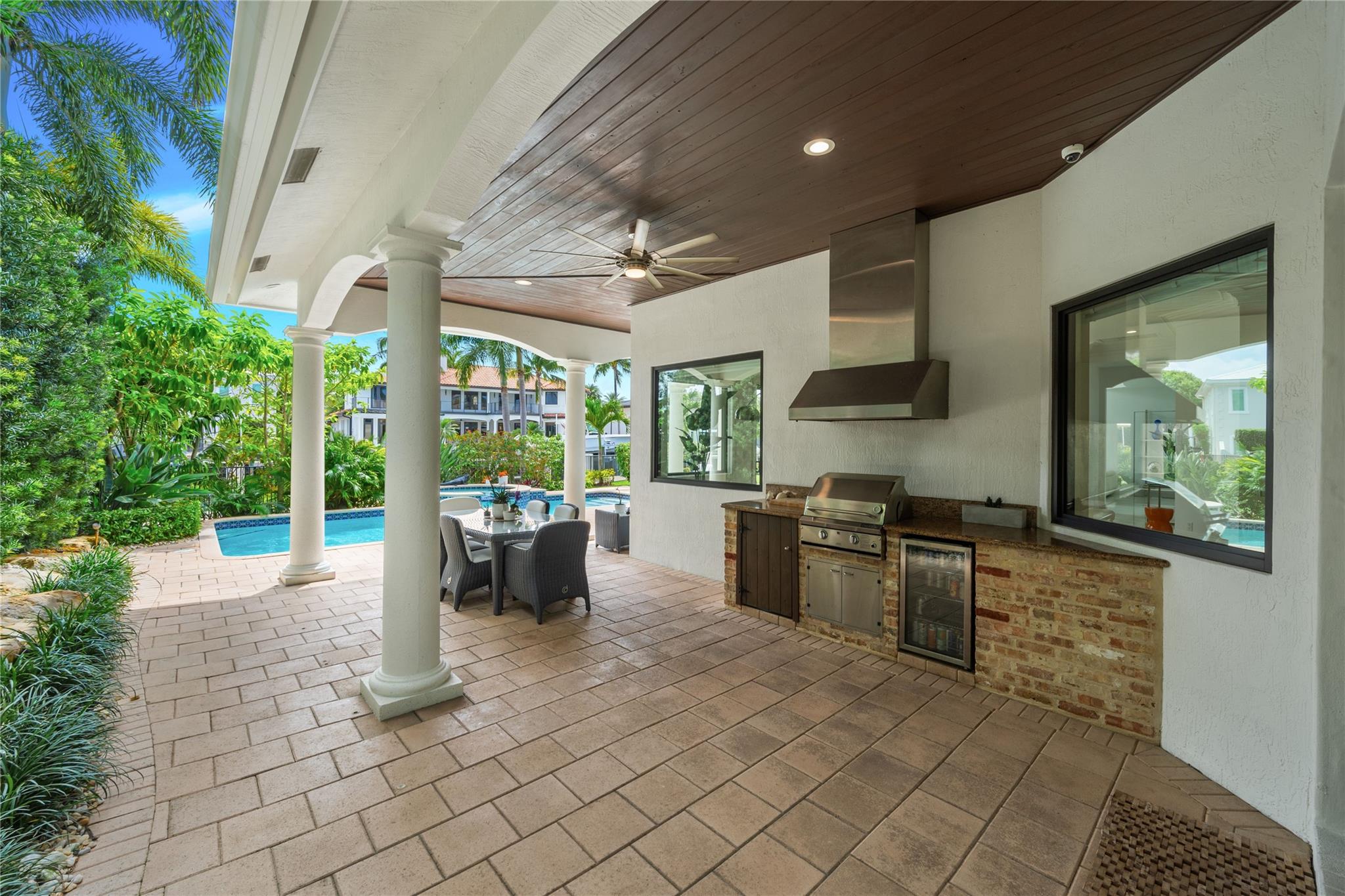 BAY COLONY - Residential