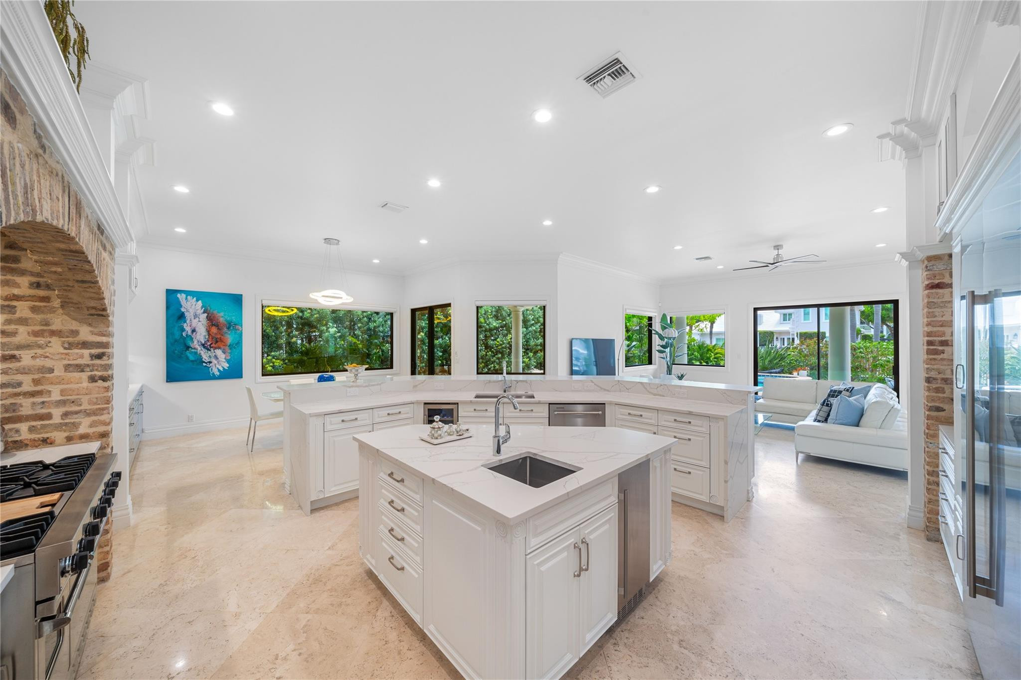 BAY COLONY - Residential