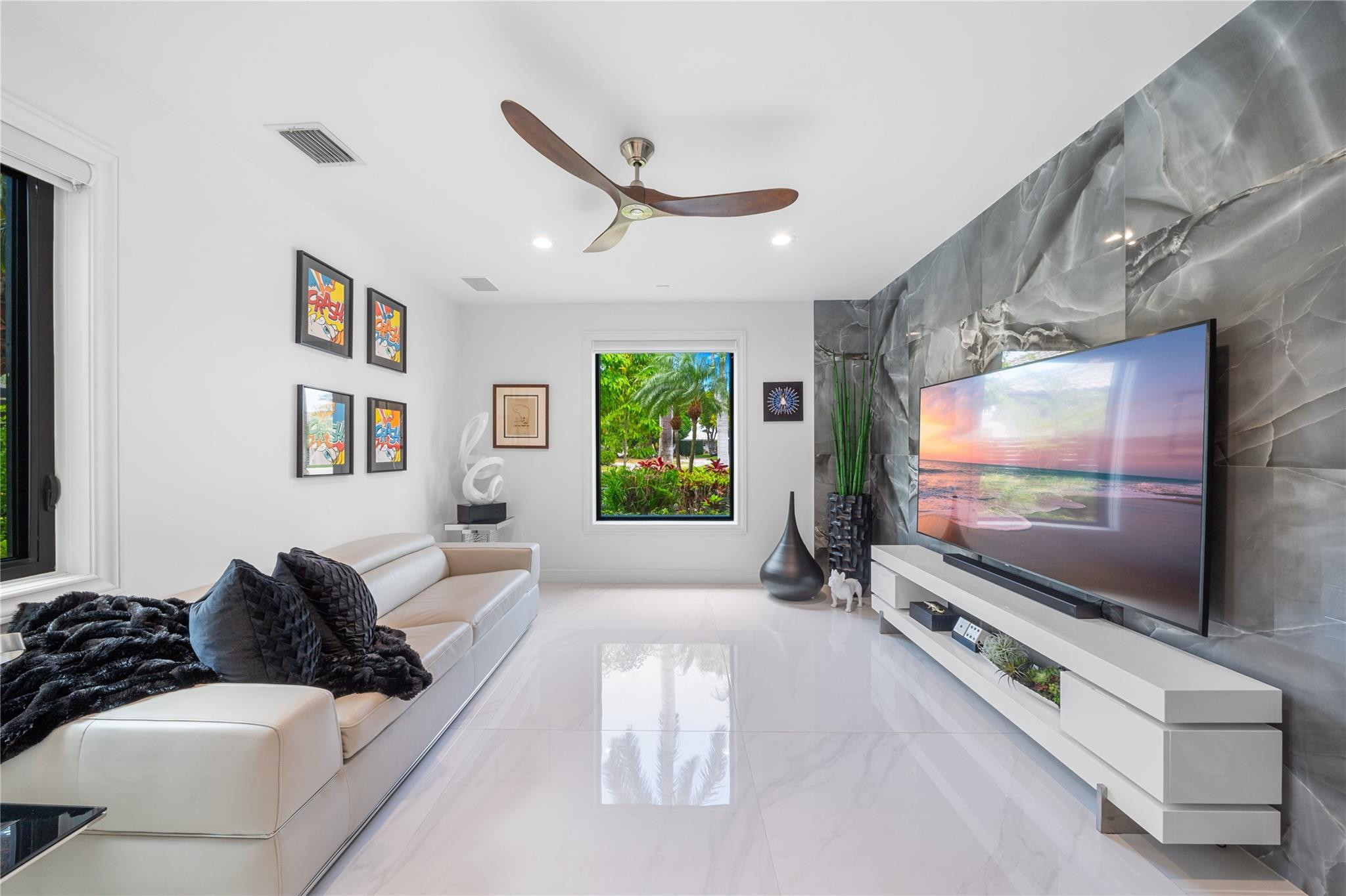 BAY COLONY - Residential