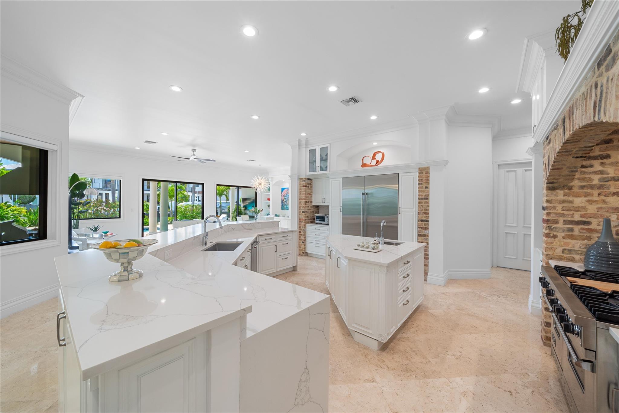 BAY COLONY - Residential