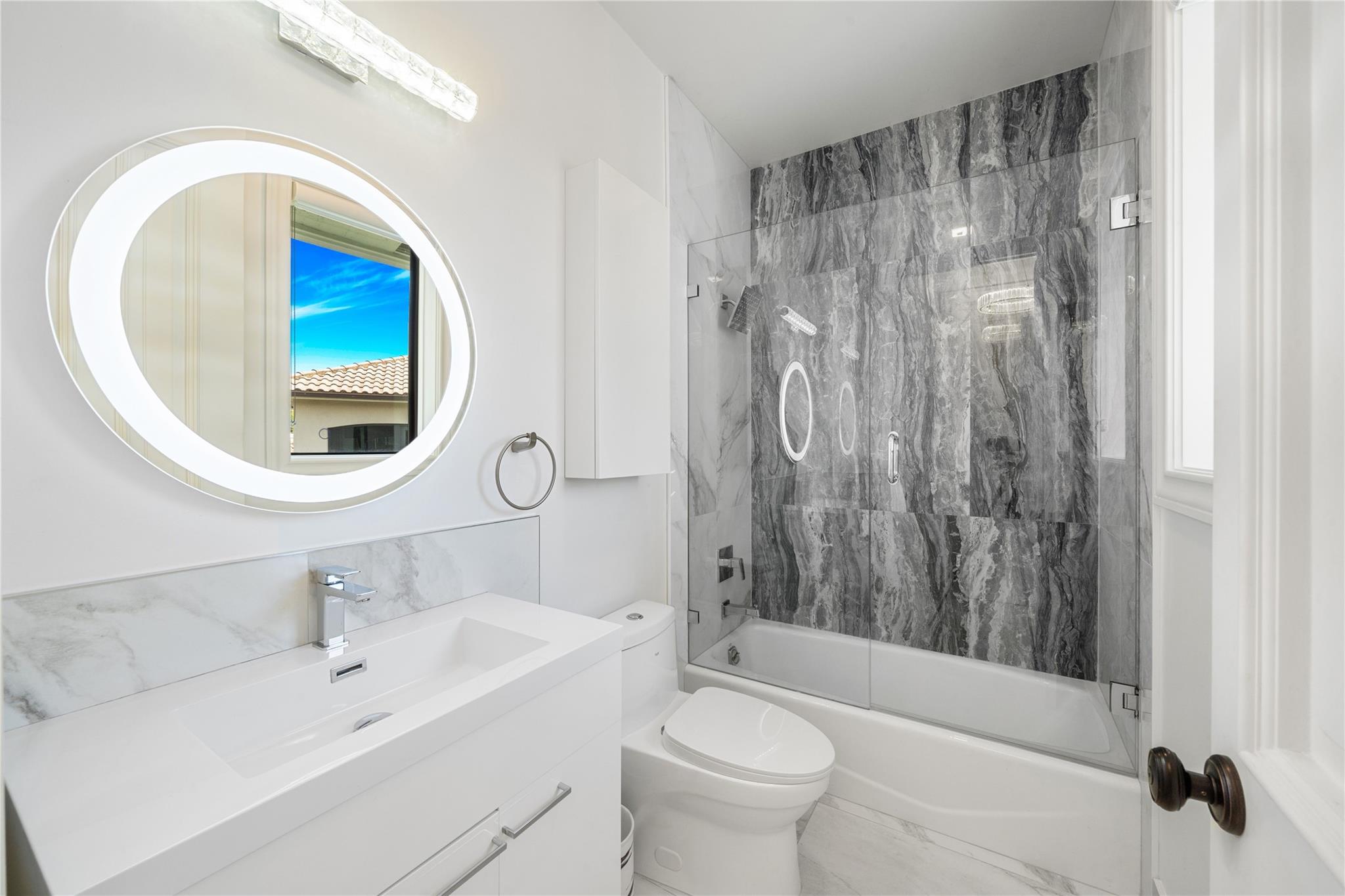 BAY COLONY - Residential