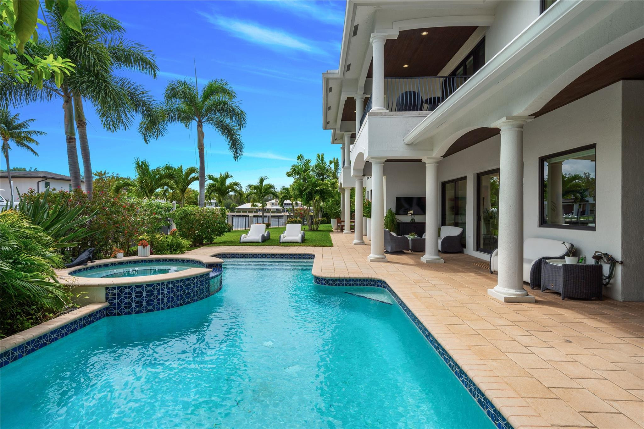 BAY COLONY - Residential