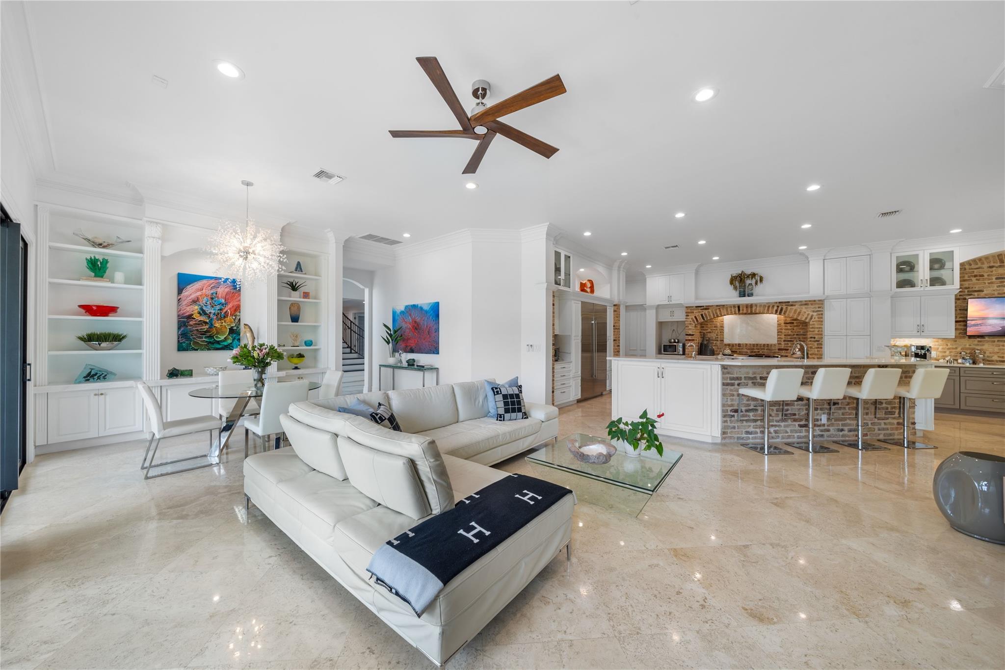 BAY COLONY - Residential