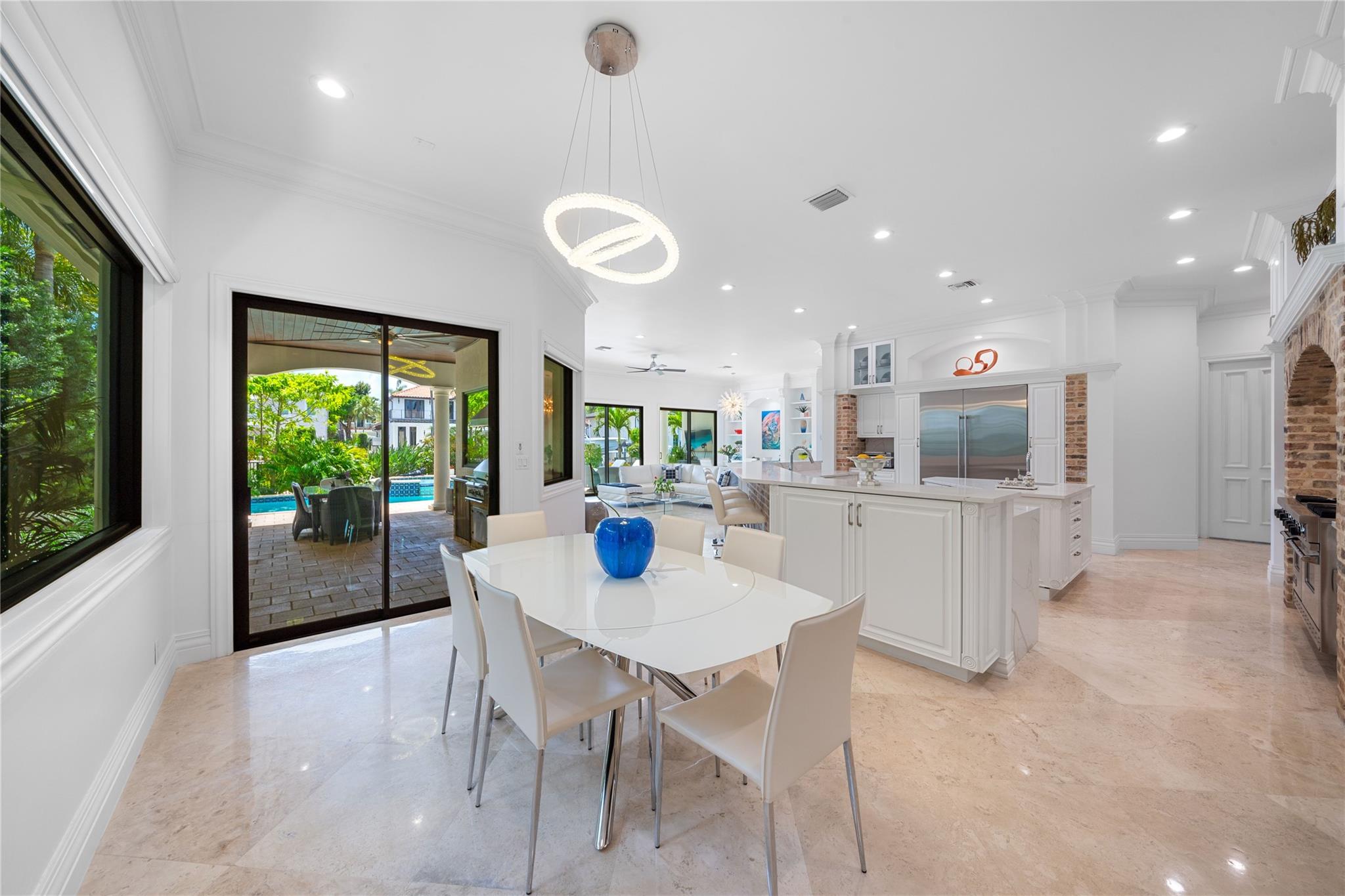 BAY COLONY - Residential