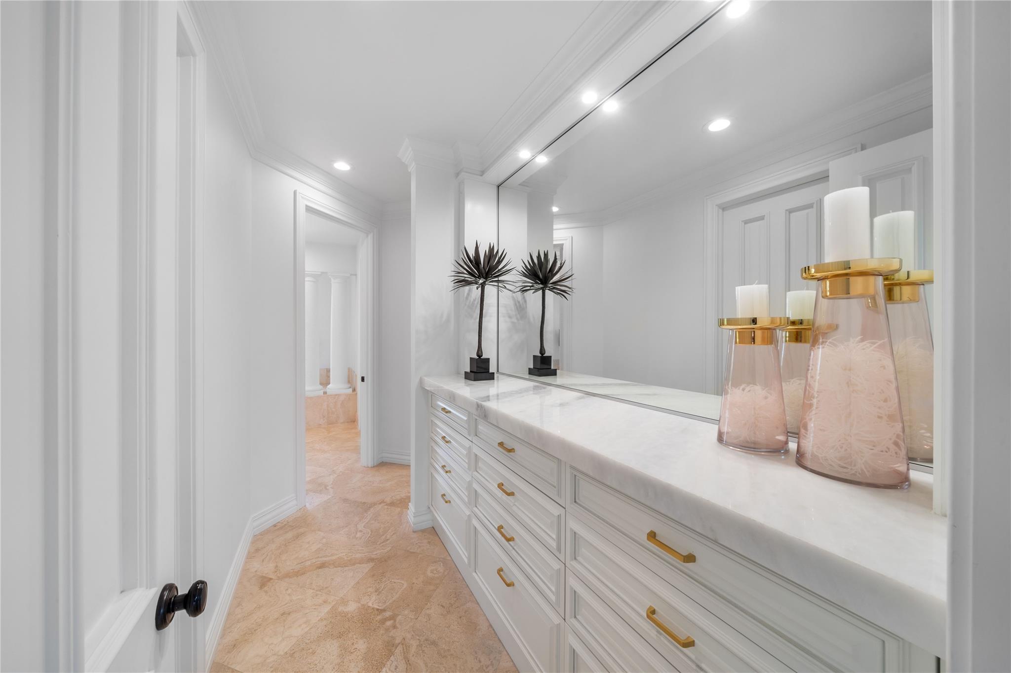 BAY COLONY - Residential