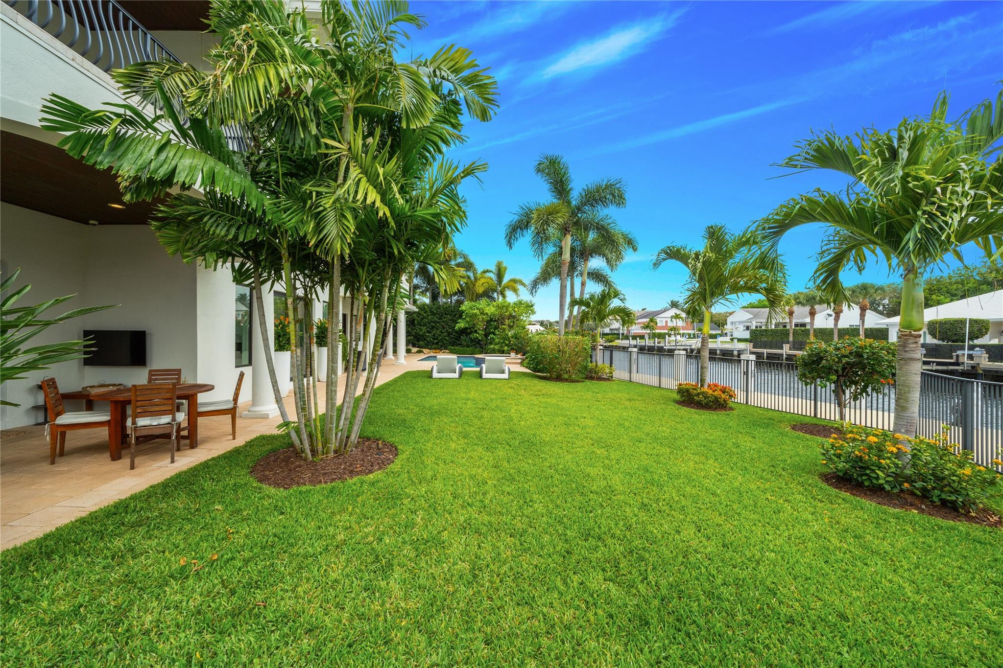 BAY COLONY - Residential